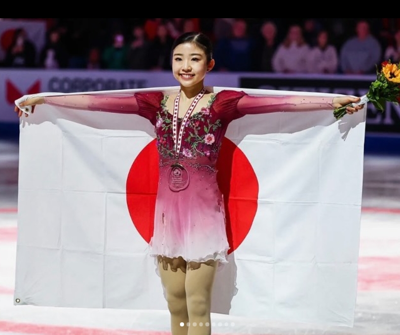 千葉百音選手スケートカナダ2025の優勝時の写真