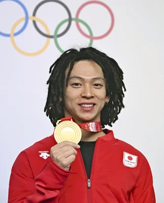 北京オリンピックで金メダルを獲った平野歩夢選手