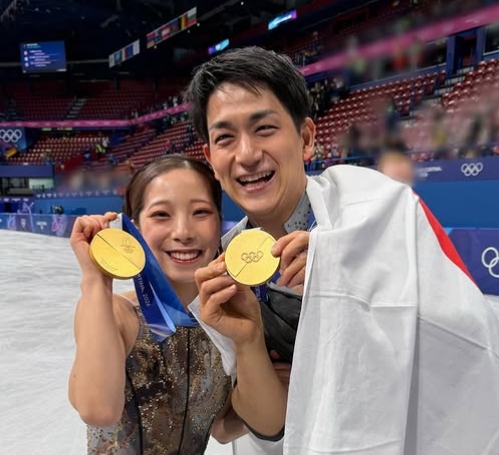 ミラノコルティナオリンピックで金メダルを獲った写真