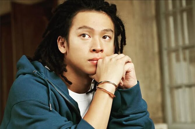 2022年10月3日、ティファニーのアクセサリーを着用している平野歩夢