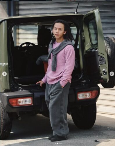 グローバルブランドアンバサダーを務めるユニクロ&ニードルズコレクションの広告を務める2025年10月30日の平野歩夢