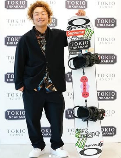 ボードを持っている長谷川帝勝選手