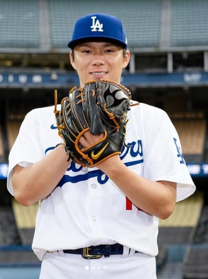 初めてドジャースのユニフォームに袖を通した山本由伸選手