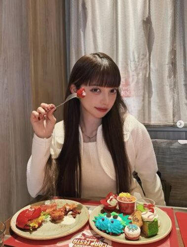 2026年2月14日Hiltonのカープビュッフェで食事をする渡辺リサ