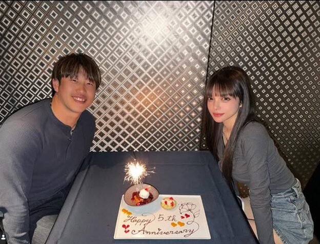 2026年1月24日結婚5周年を報告する小園海斗と渡辺リサ